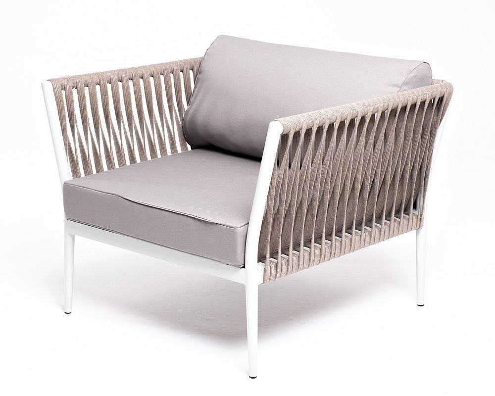 "Касабланка" кресло плетеное из роупа, каркас алюминий светло-серый (RAL7035) шагрень, роуп серо-коричневый 23мм, ткань бежевая 035