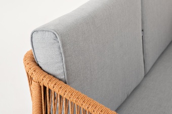 "Канны" диван 2-местный плетеный из роупа, каркас алюминий светло-серый (RAL7035) шагрень, роуп оранжевый меланж круглый, ткань светло-серая