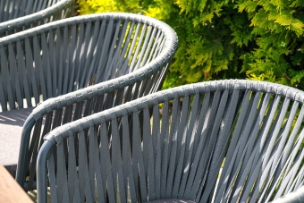 "Бордо" стул плетеный из роупа, каркас из стали серый (RAL7022) муар, роуп серый 15мм, ткань серая
