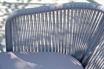 "Марсель" плетеный стул из эластичных лент, цвет светло-серый, белый каркас, подушка цвет NEO ASN