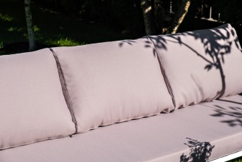 "Канны" диван 3-местный плетеный из роупа, каркас алюминий белый шагрень, роуп светло-серый круглый, ткань серая